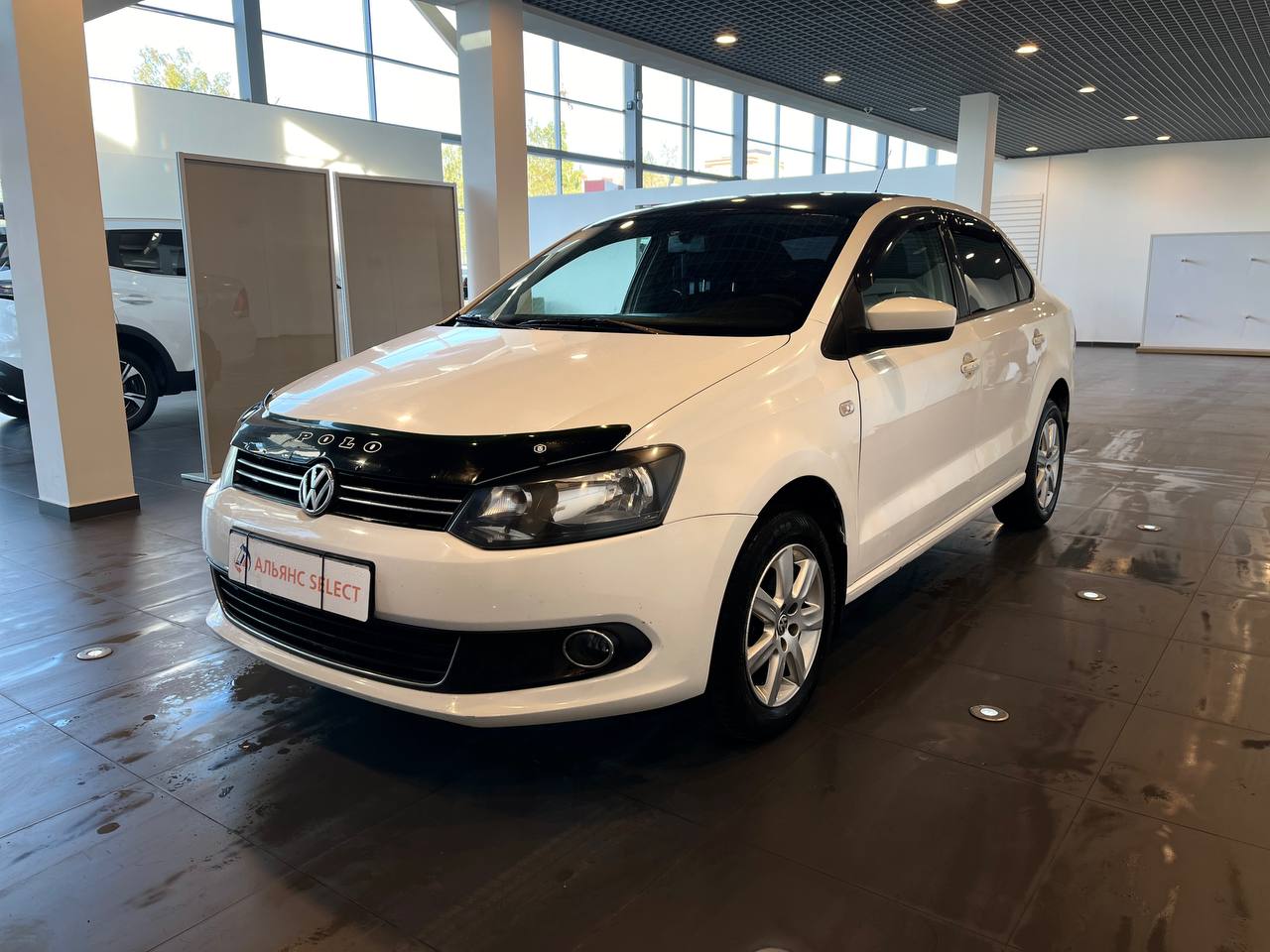 VOLKSWAGEN POLO