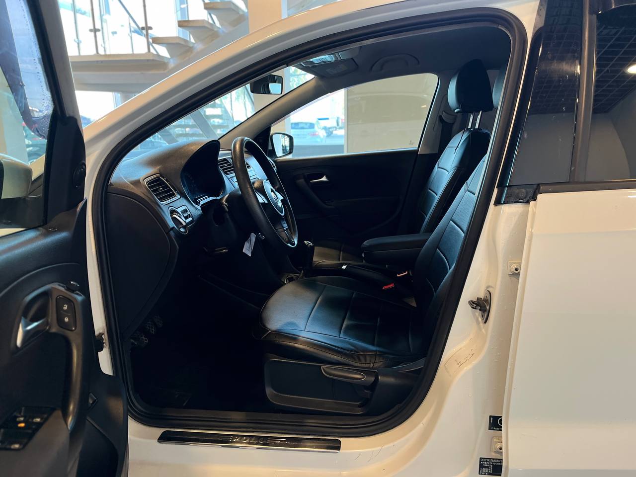 VOLKSWAGEN POLO
