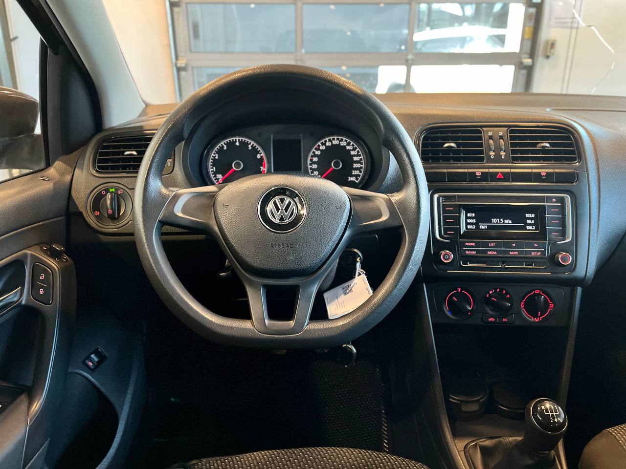 VOLKSWAGEN POLO