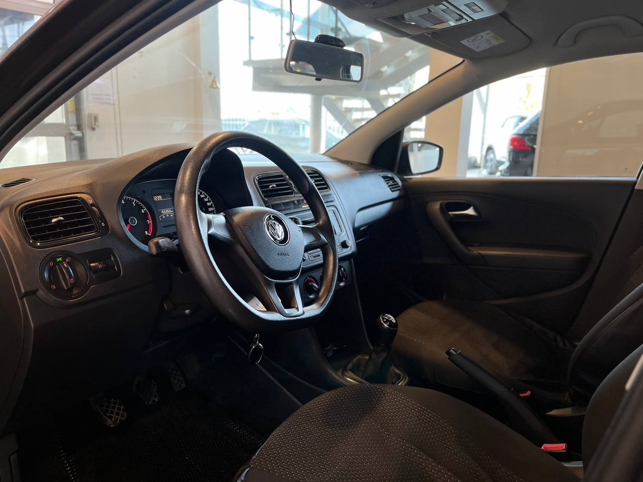 VOLKSWAGEN POLO