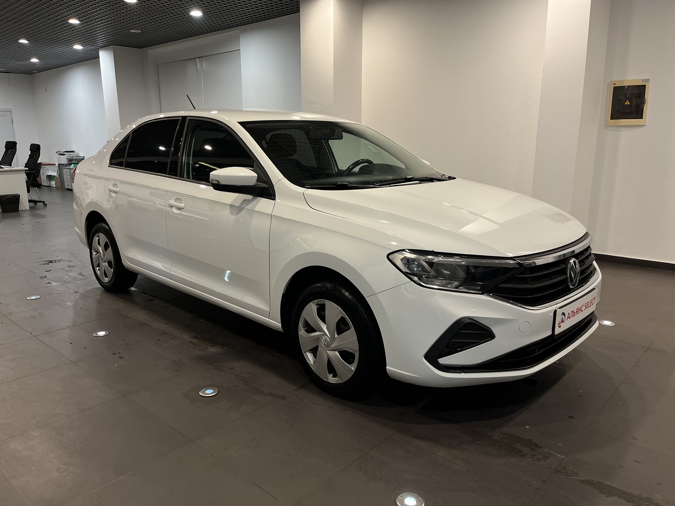 VOLKSWAGEN POLO