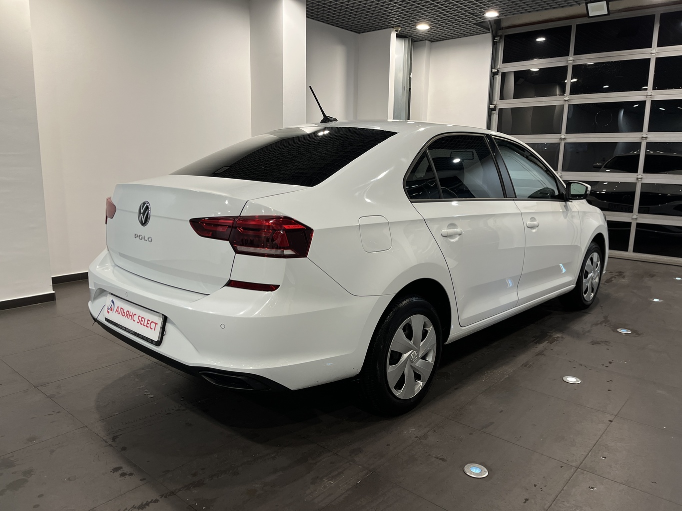 VOLKSWAGEN POLO
