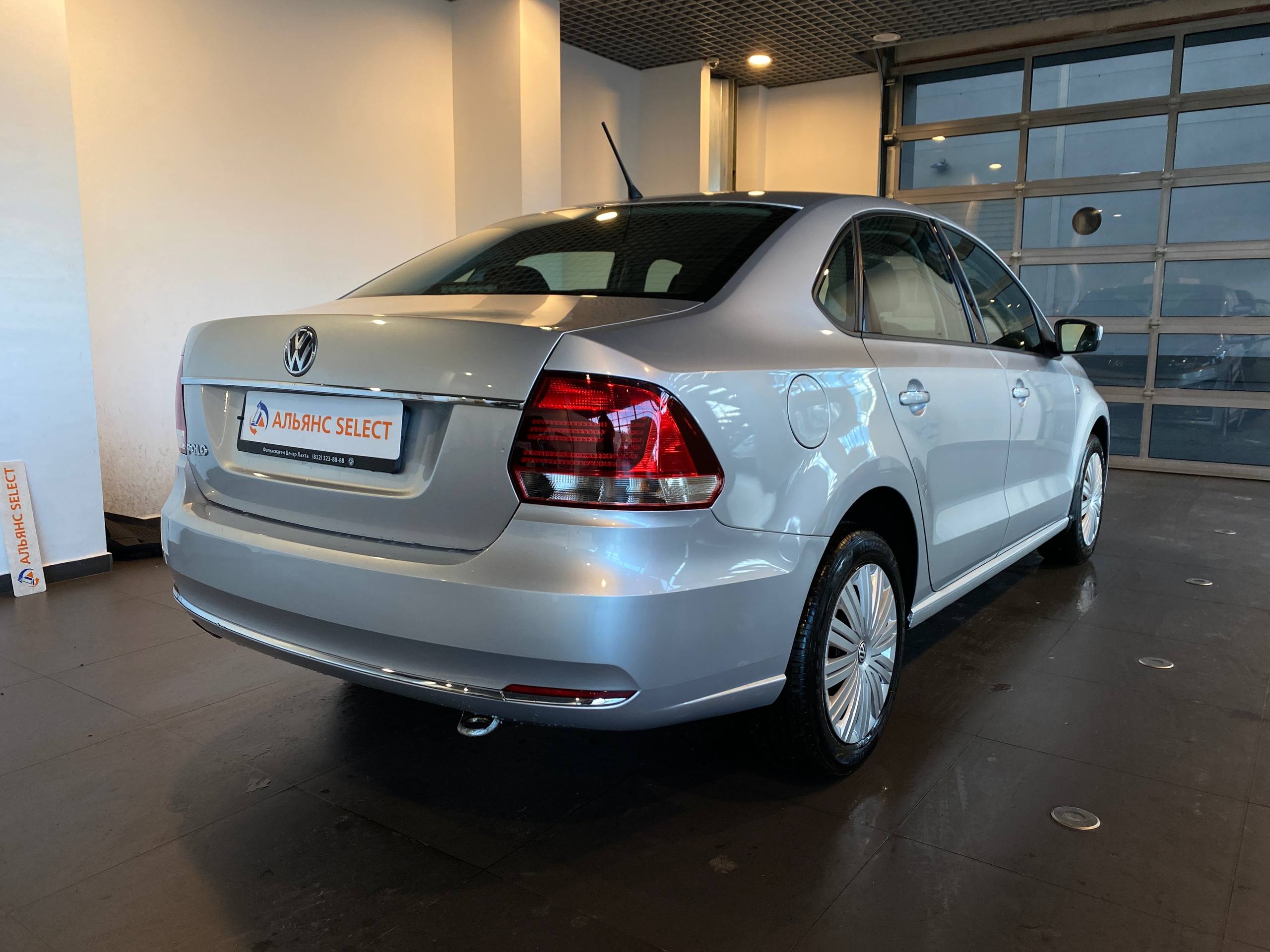 VOLKSWAGEN POLO