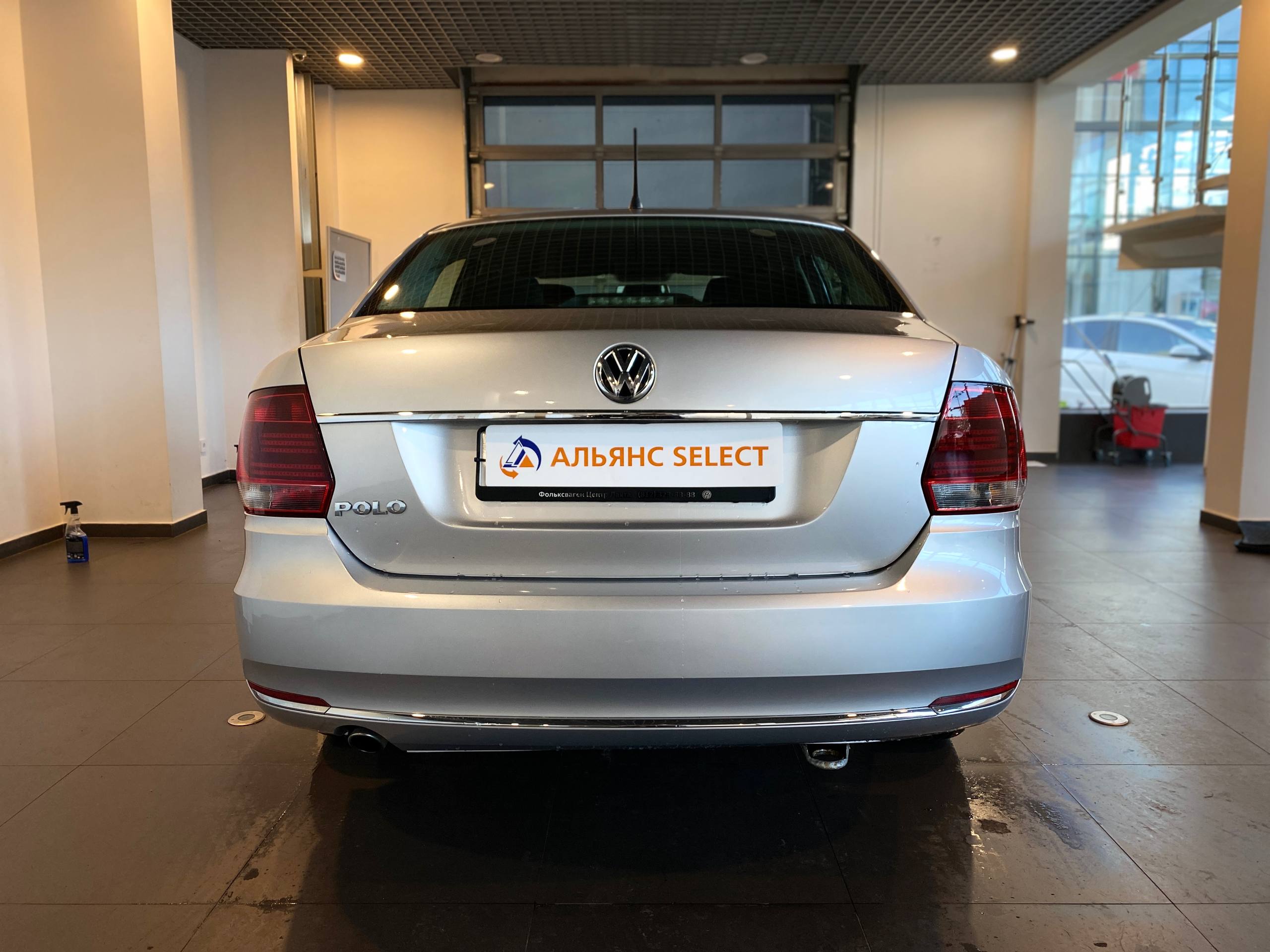 VOLKSWAGEN POLO