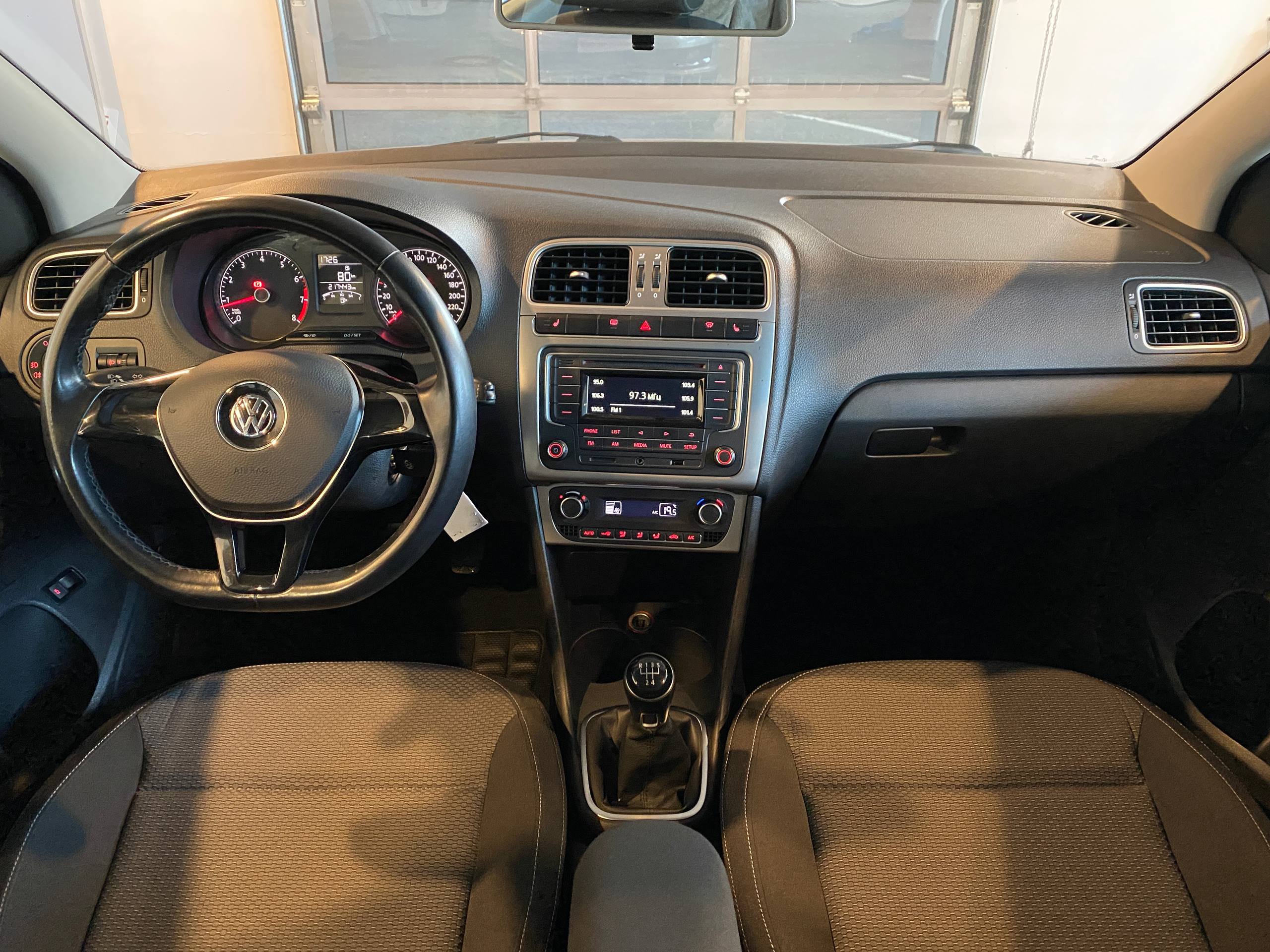 VOLKSWAGEN POLO