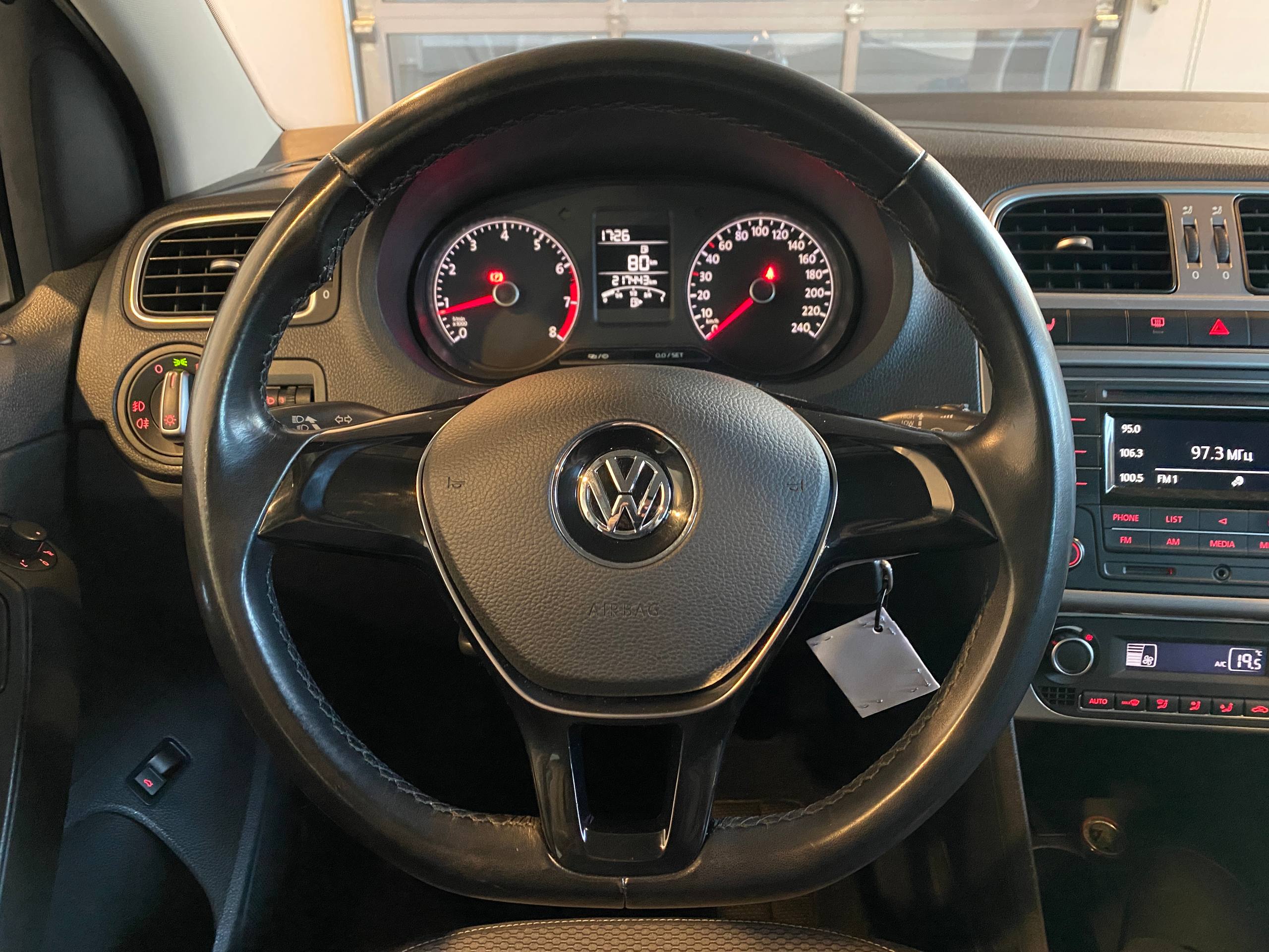 VOLKSWAGEN POLO