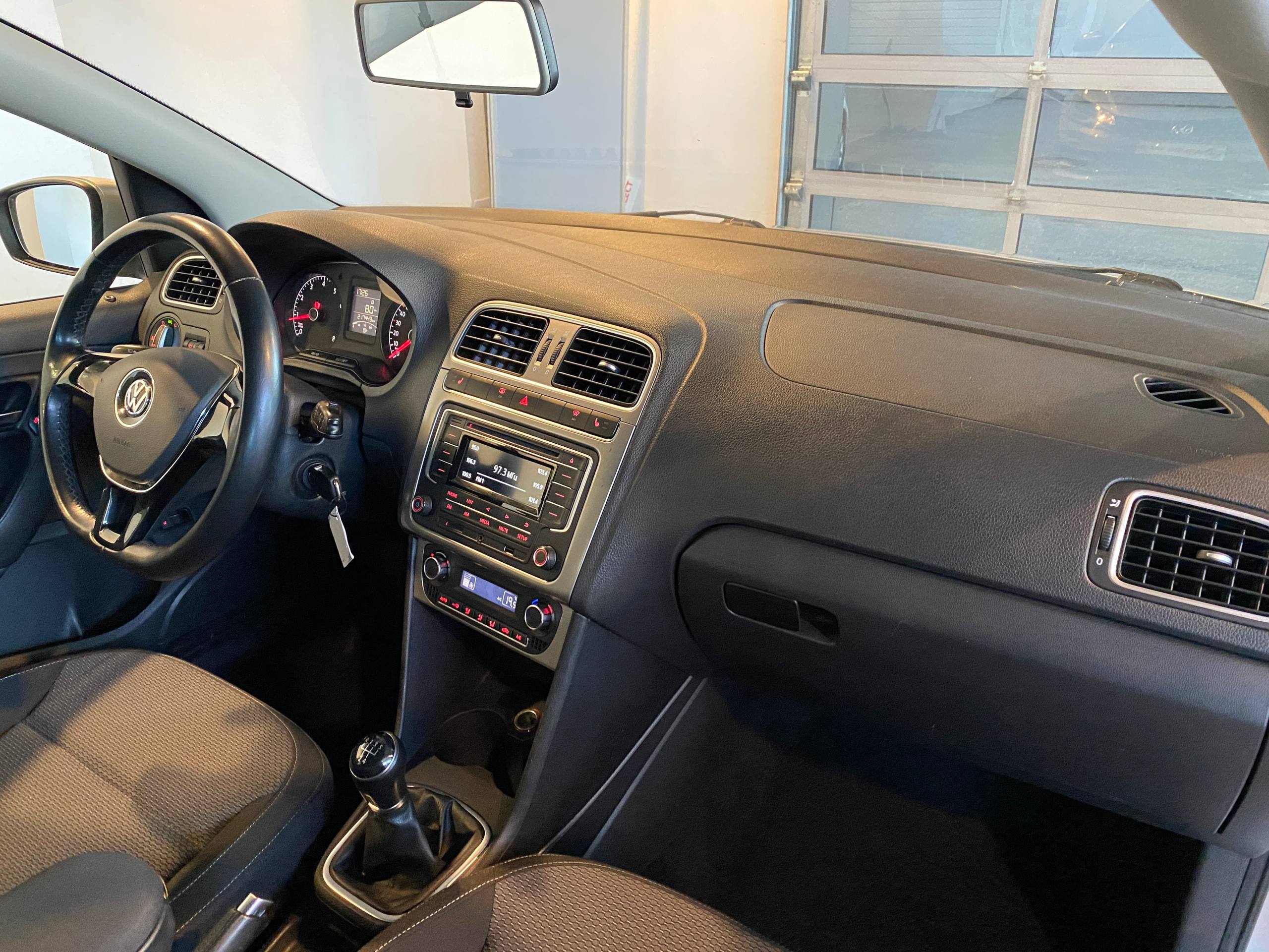 VOLKSWAGEN POLO