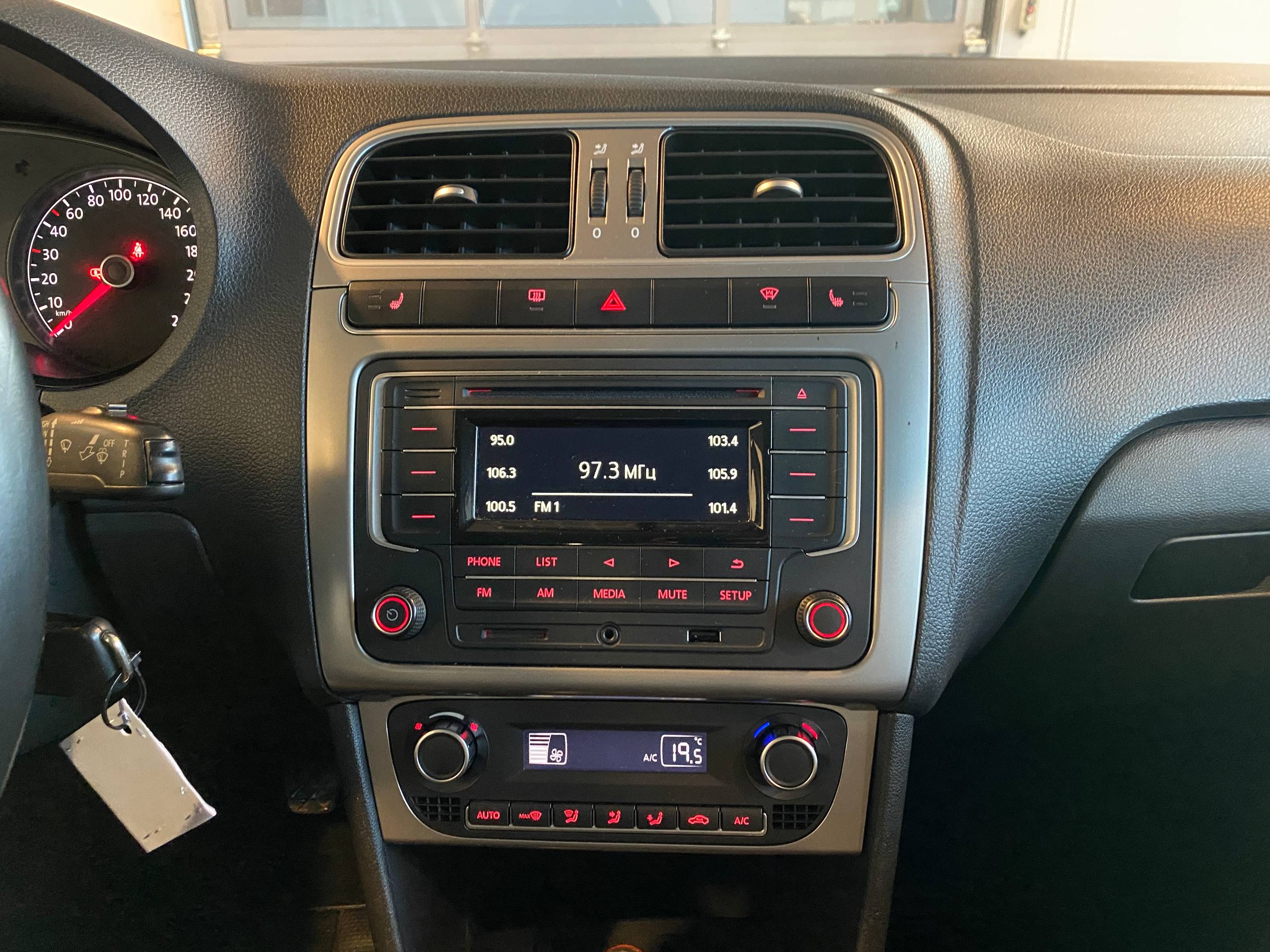 VOLKSWAGEN POLO