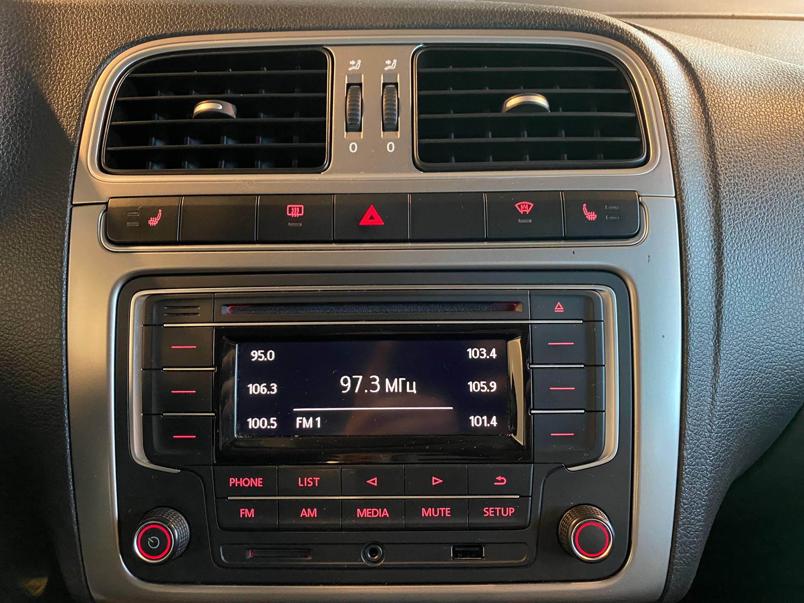 VOLKSWAGEN POLO