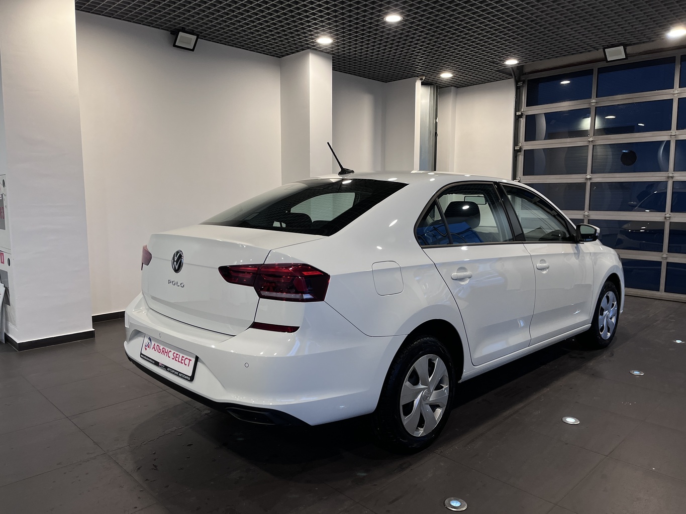 VOLKSWAGEN POLO