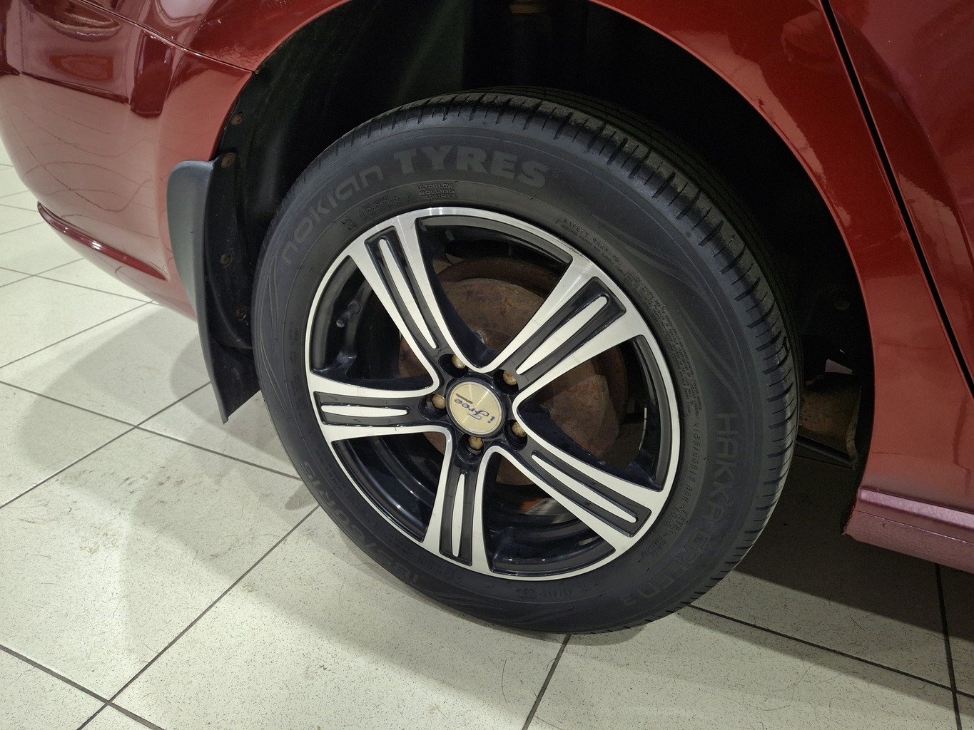 VOLKSWAGEN POLO