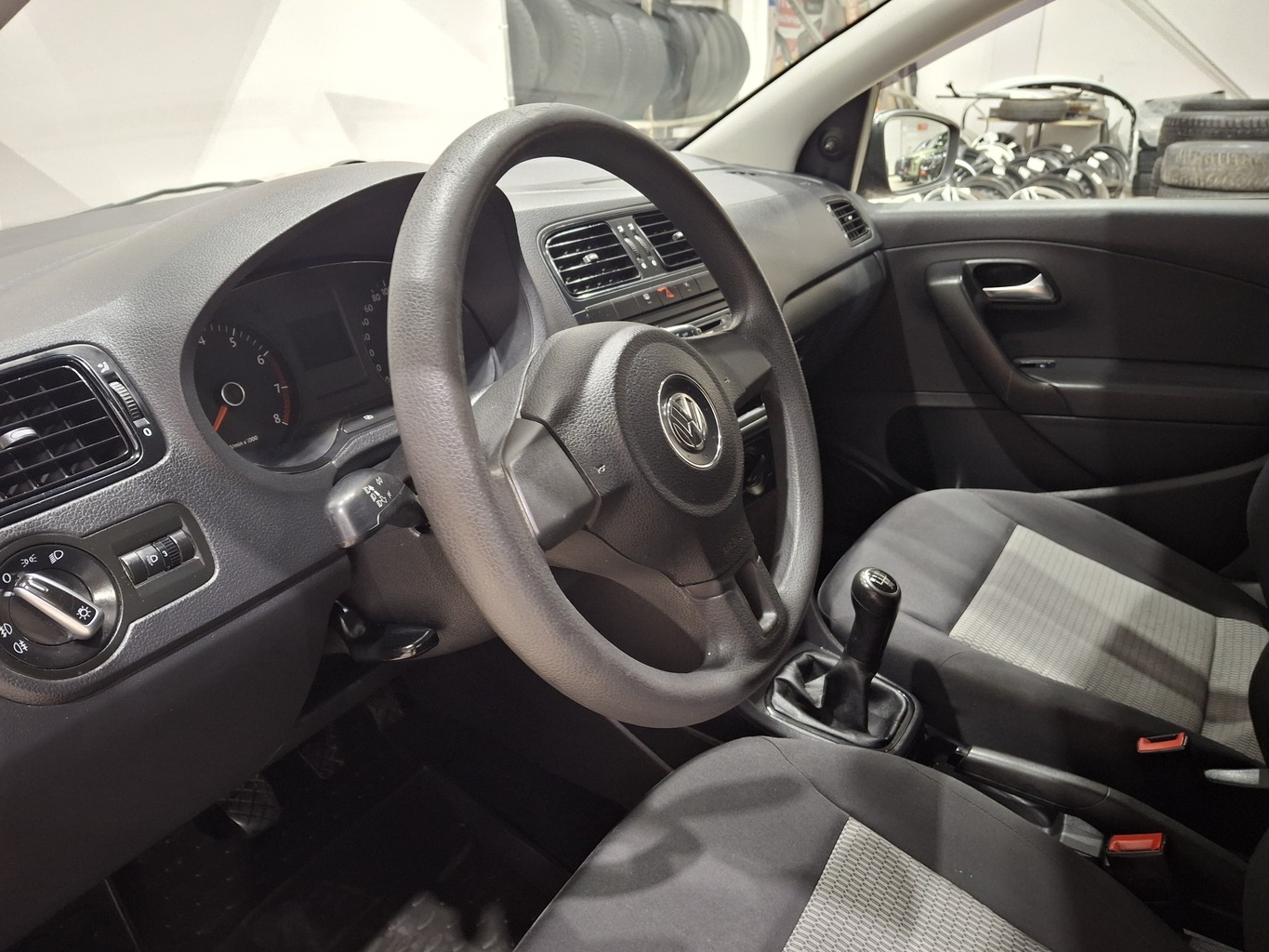 VOLKSWAGEN POLO