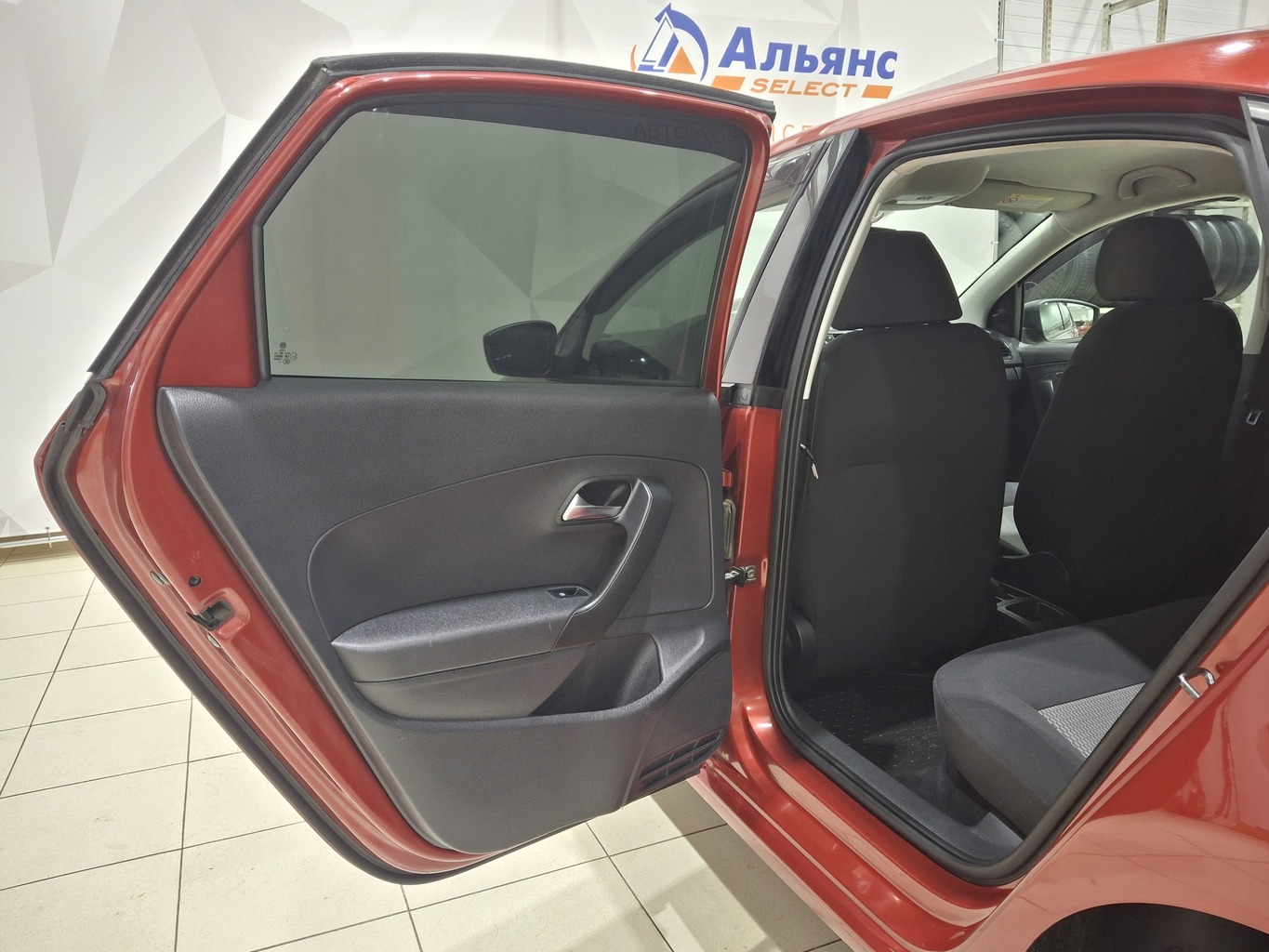 VOLKSWAGEN POLO
