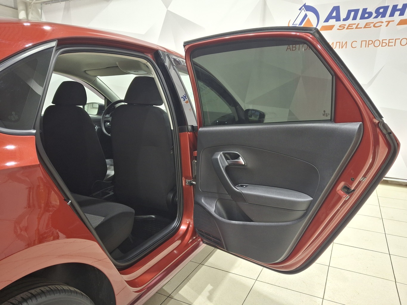 VOLKSWAGEN POLO