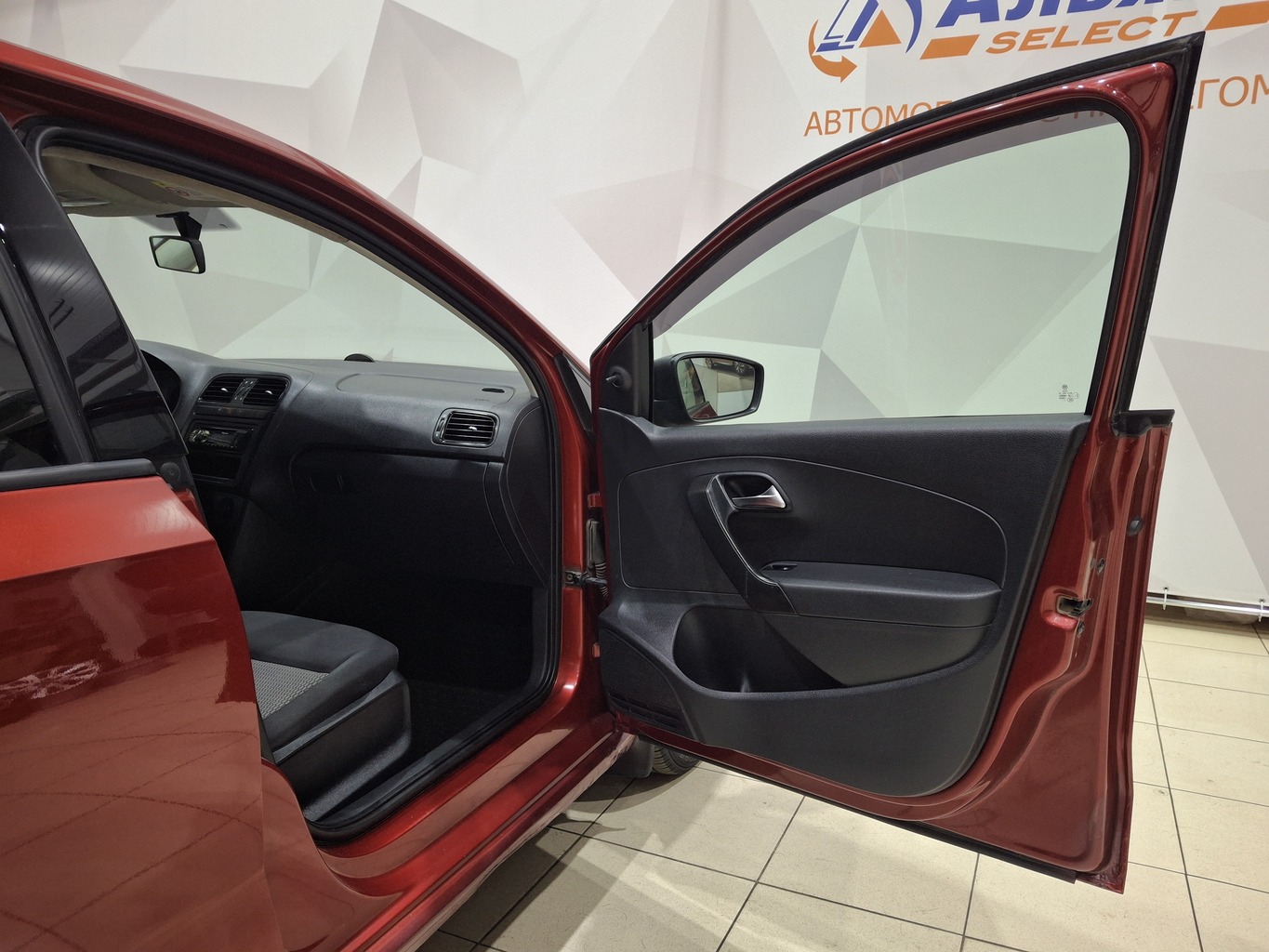 VOLKSWAGEN POLO