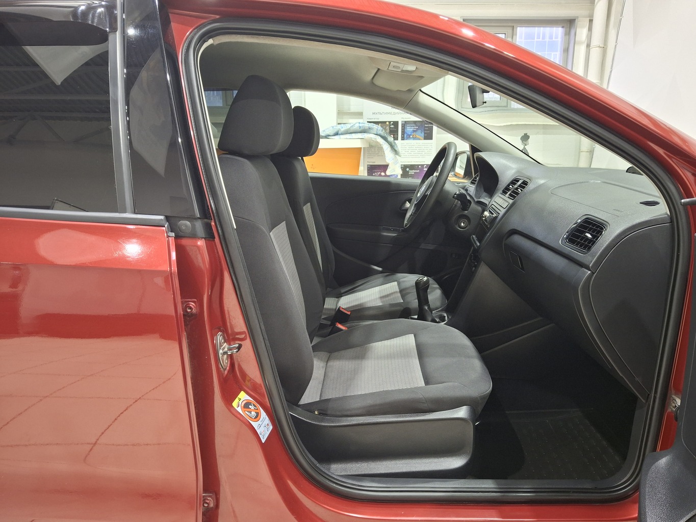 VOLKSWAGEN POLO