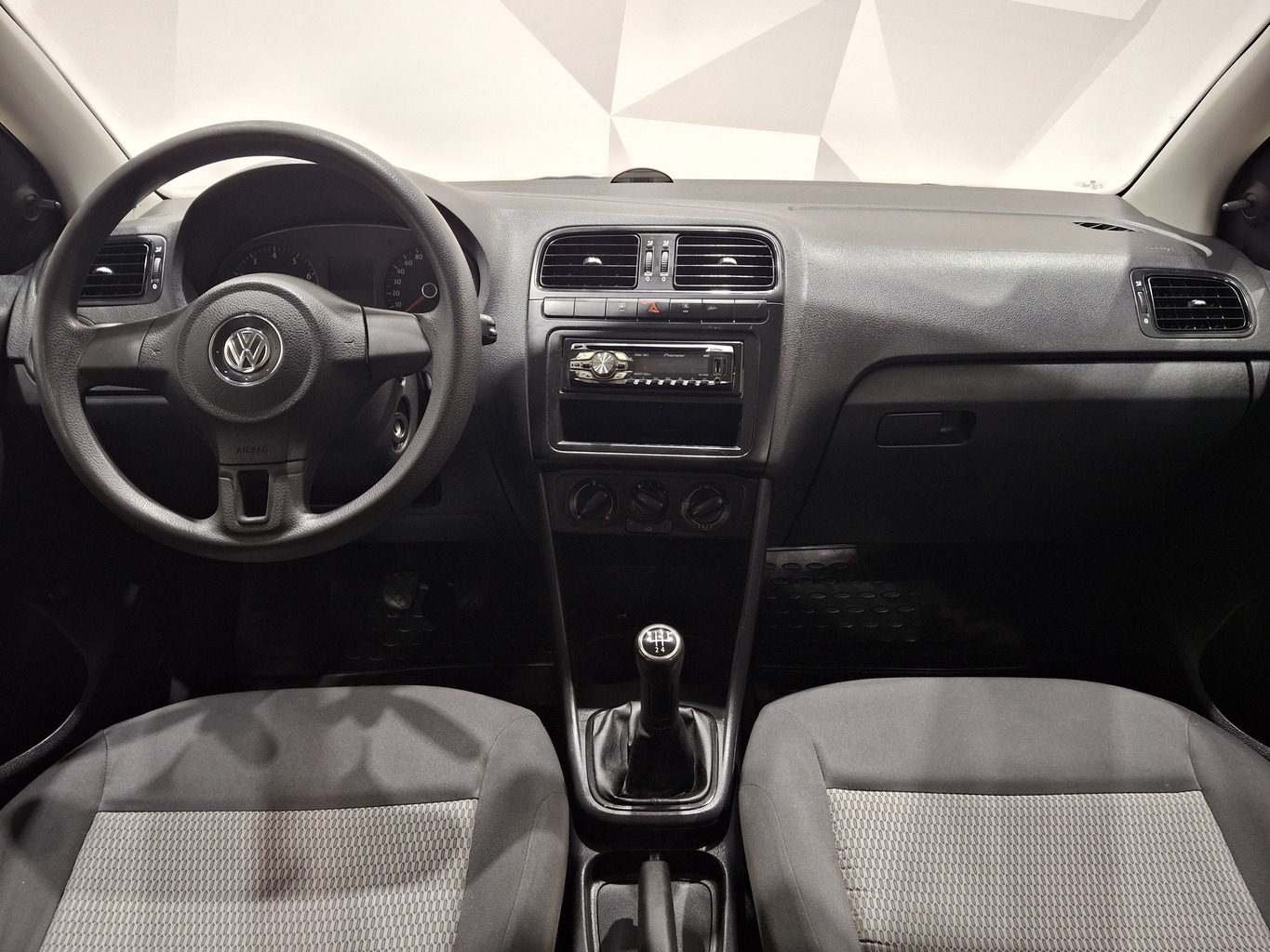 VOLKSWAGEN POLO