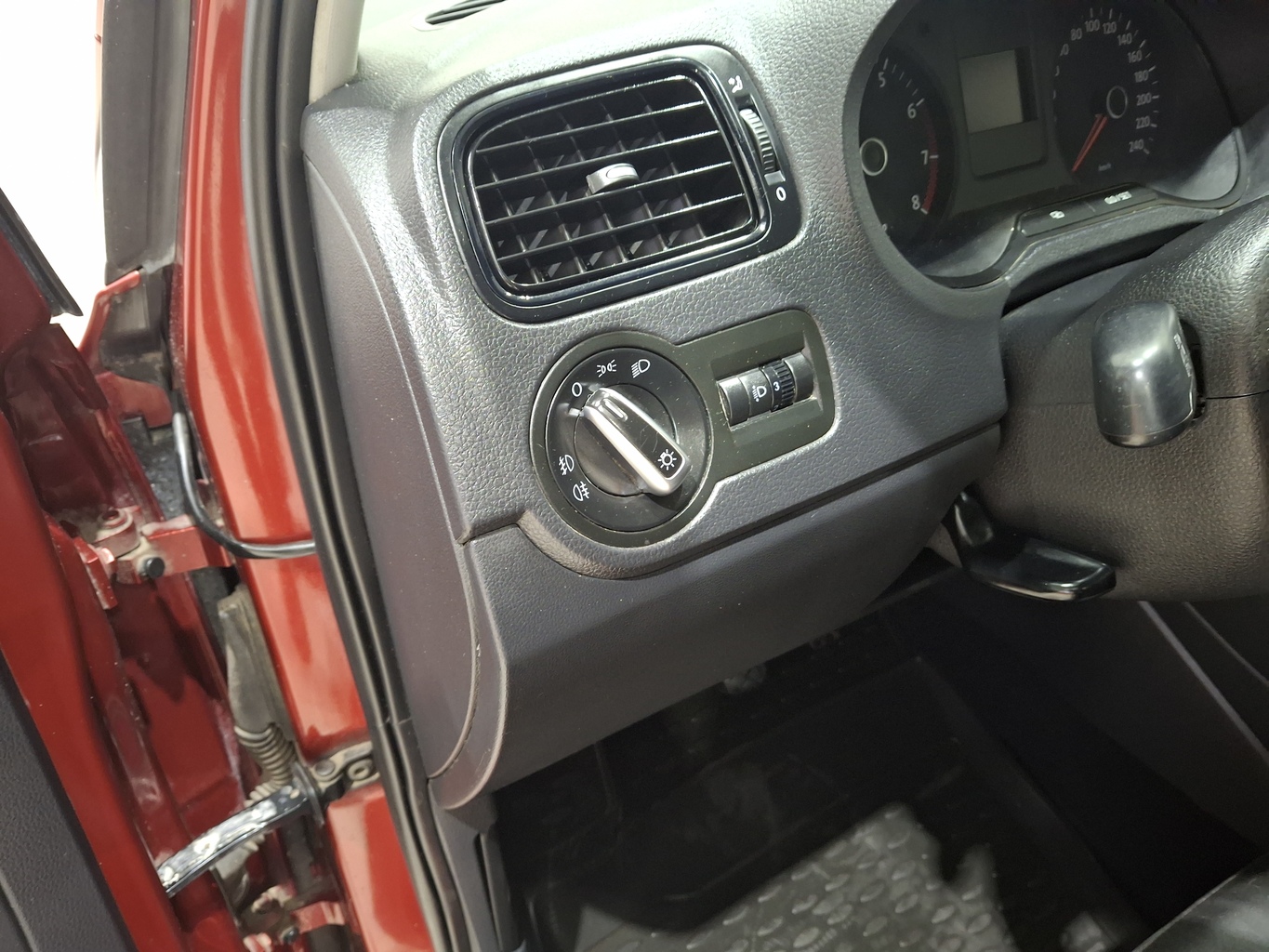 VOLKSWAGEN POLO