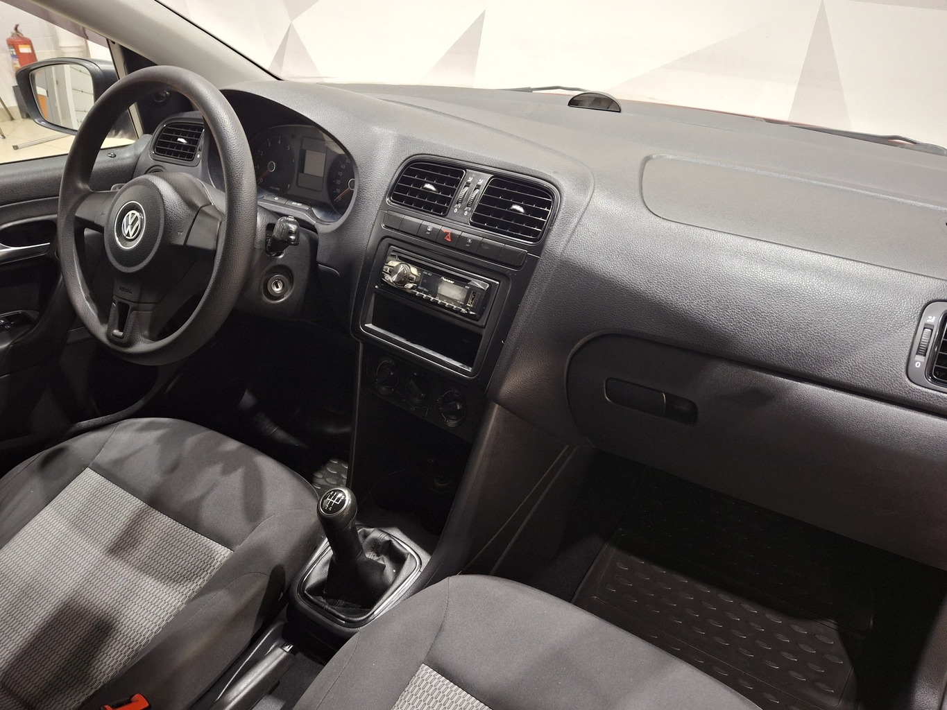 VOLKSWAGEN POLO