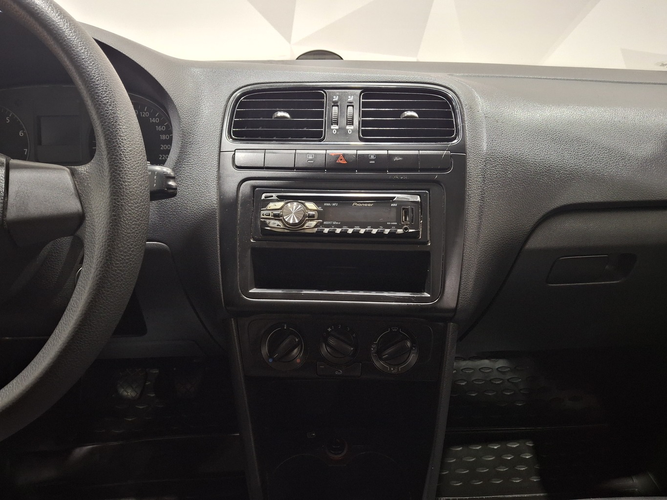 VOLKSWAGEN POLO