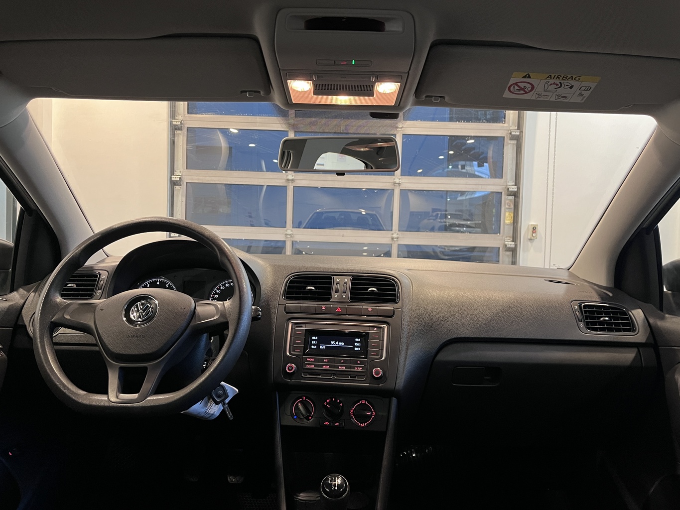 VOLKSWAGEN POLO