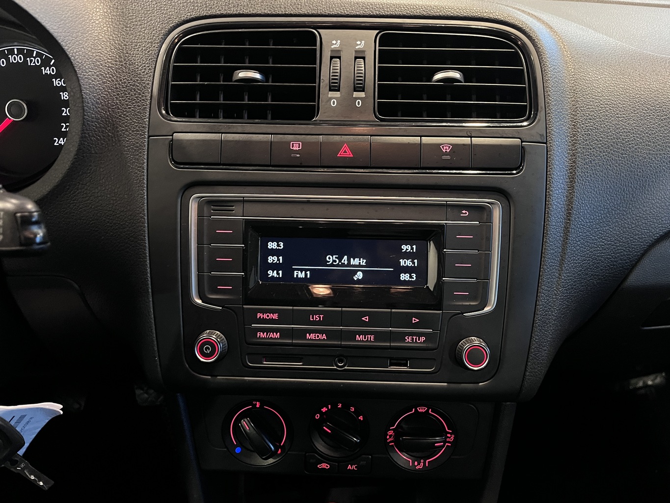 VOLKSWAGEN POLO