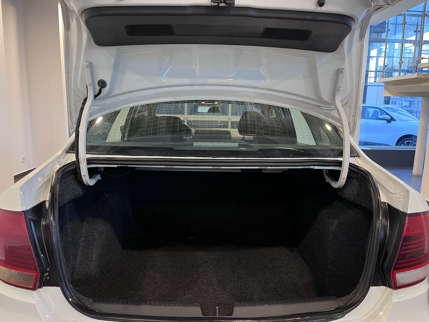 VOLKSWAGEN POLO