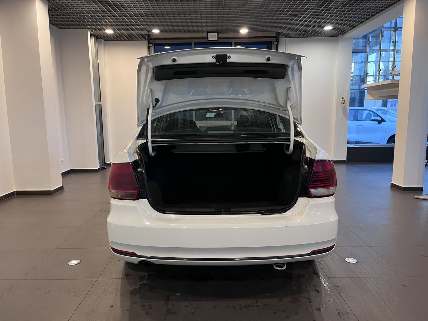 VOLKSWAGEN POLO