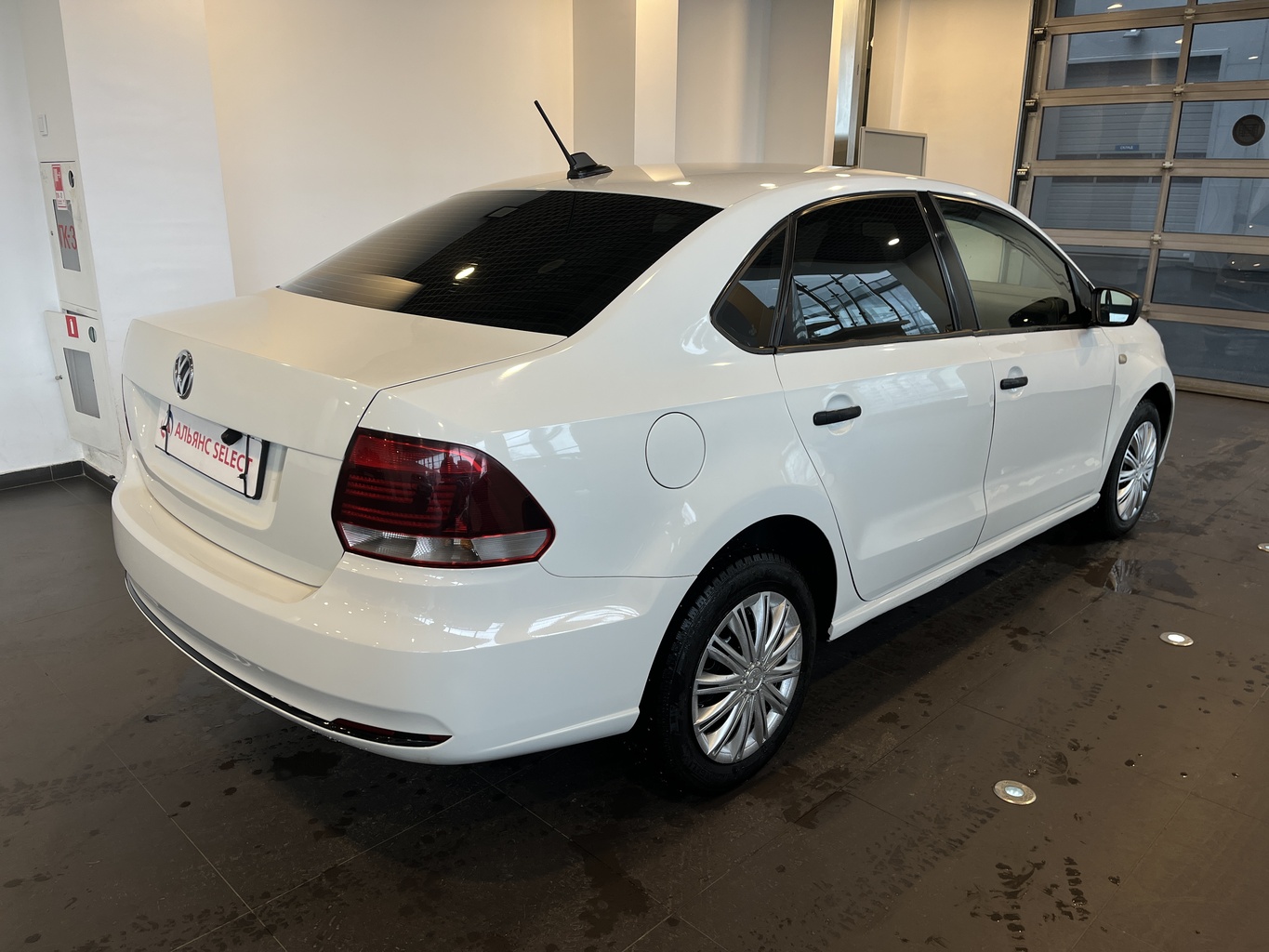 VOLKSWAGEN POLO