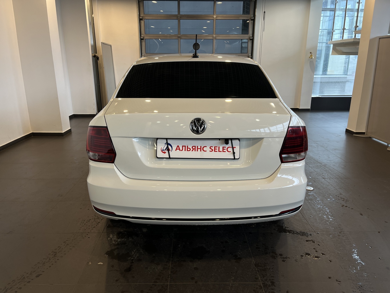VOLKSWAGEN POLO