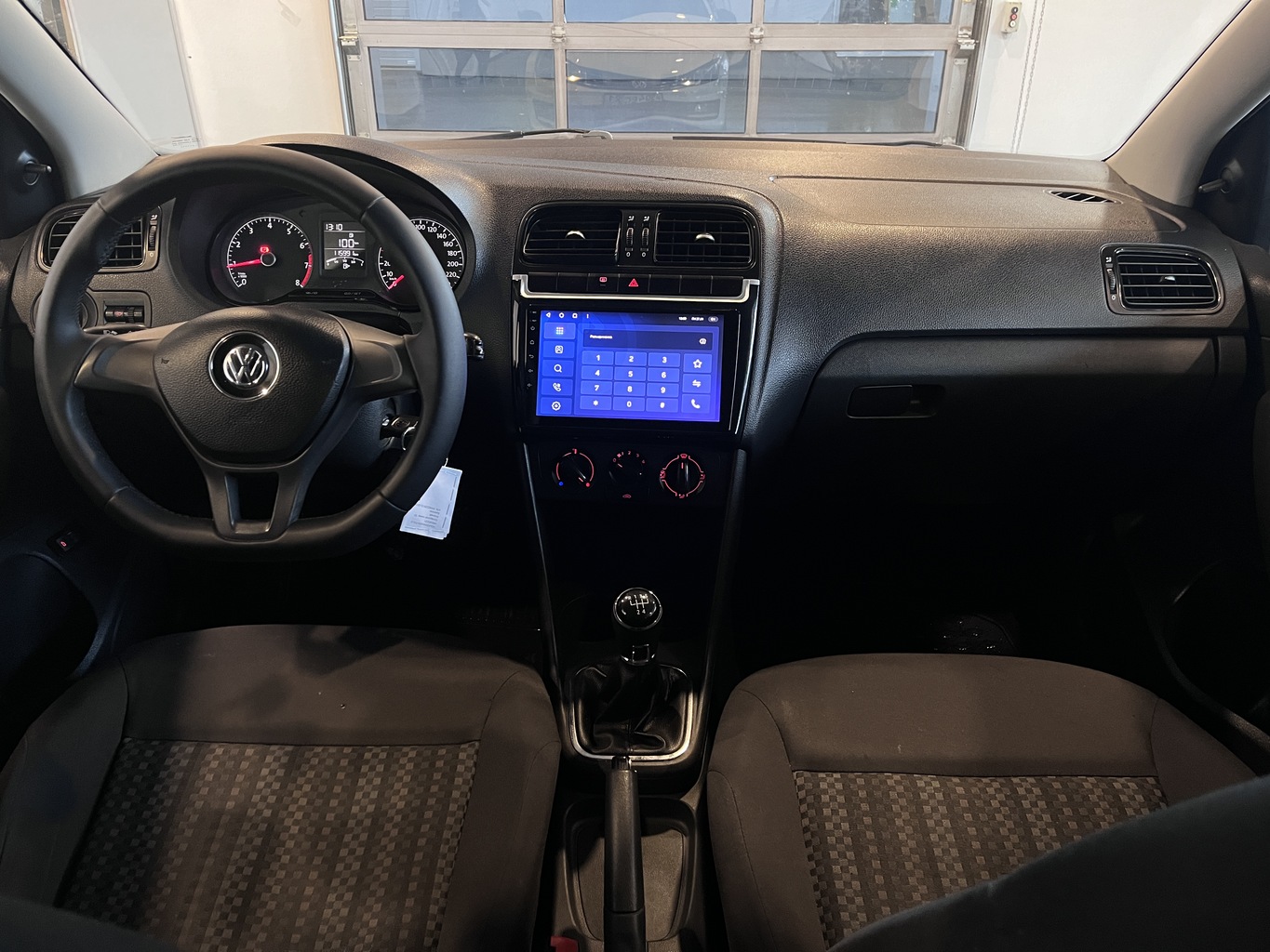 VOLKSWAGEN POLO