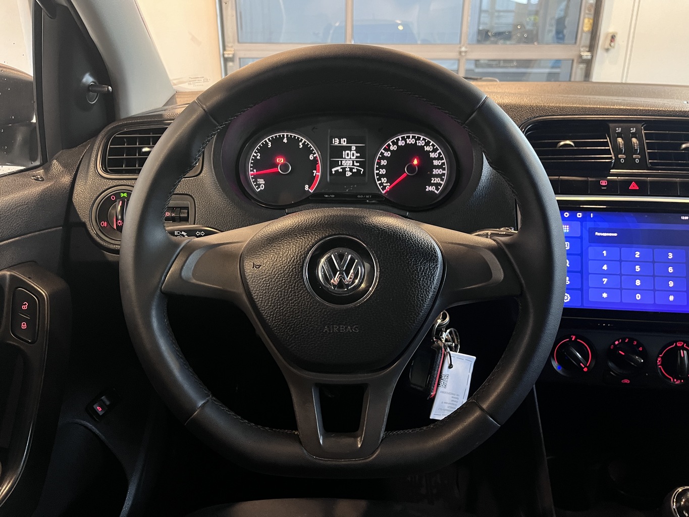 VOLKSWAGEN POLO