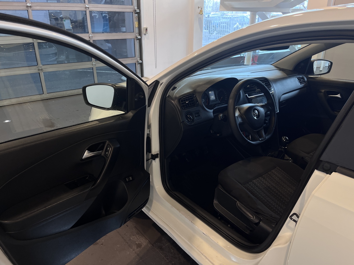 VOLKSWAGEN POLO