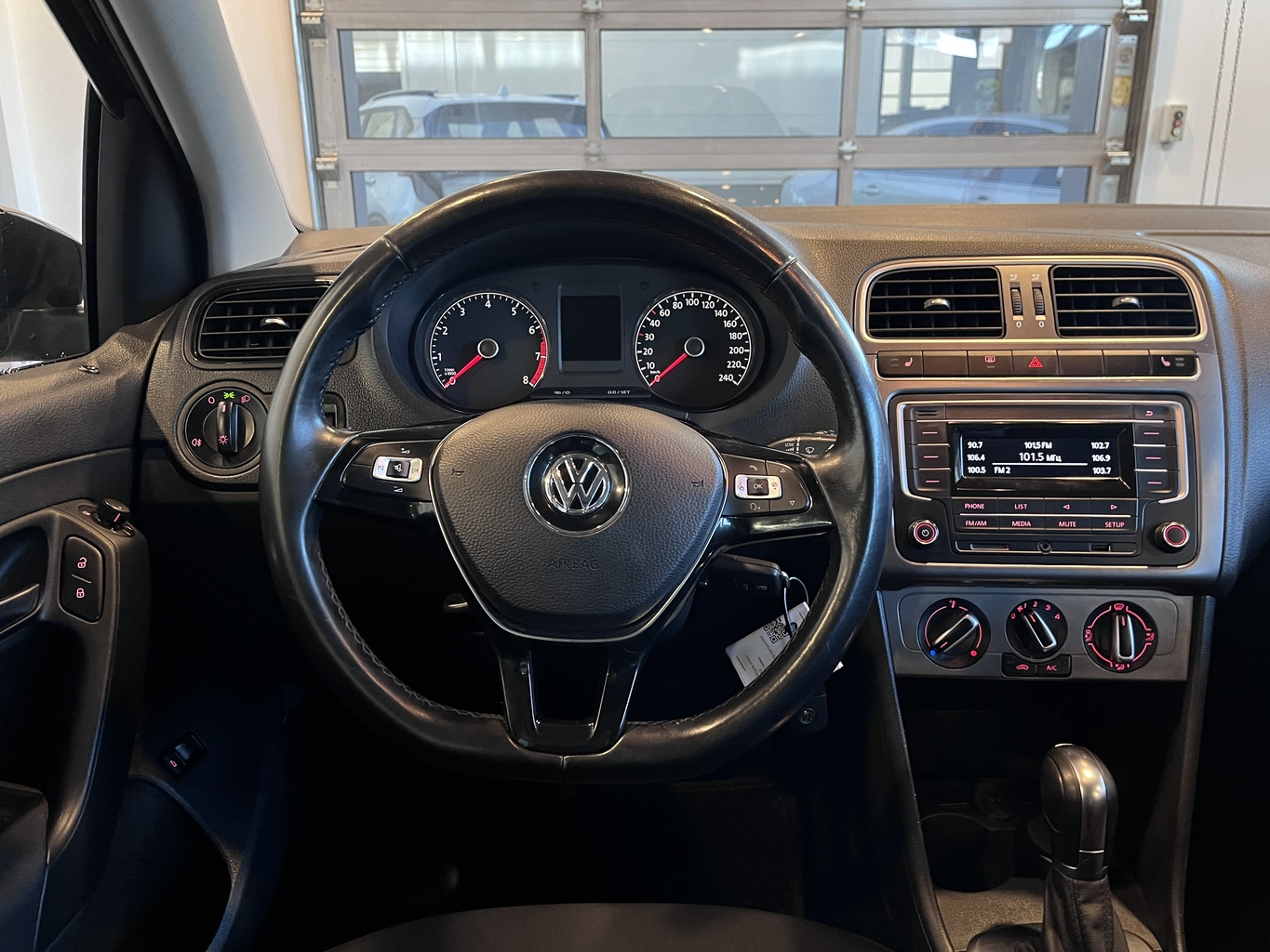 VOLKSWAGEN POLO