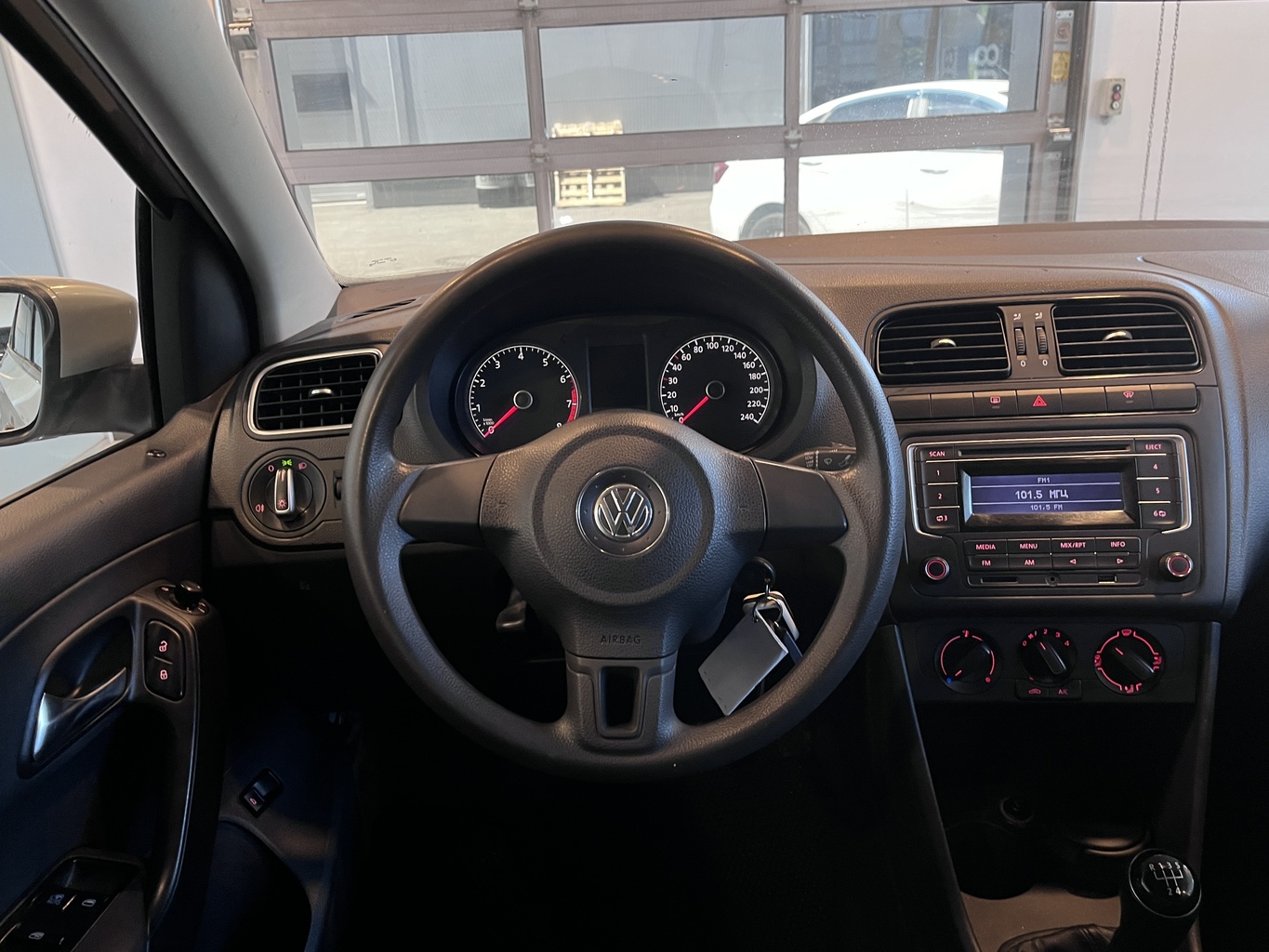 VOLKSWAGEN POLO
