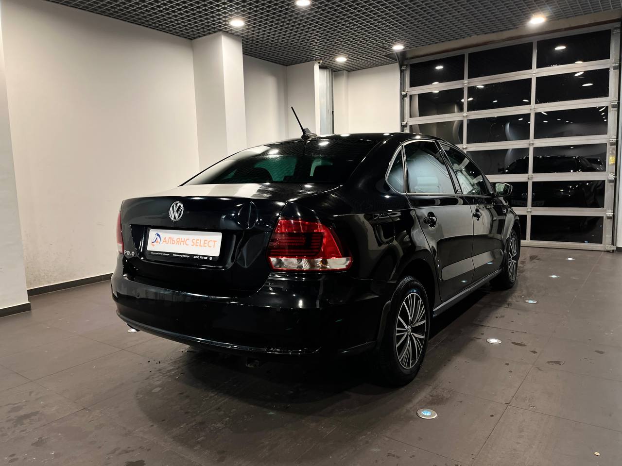 VOLKSWAGEN POLO