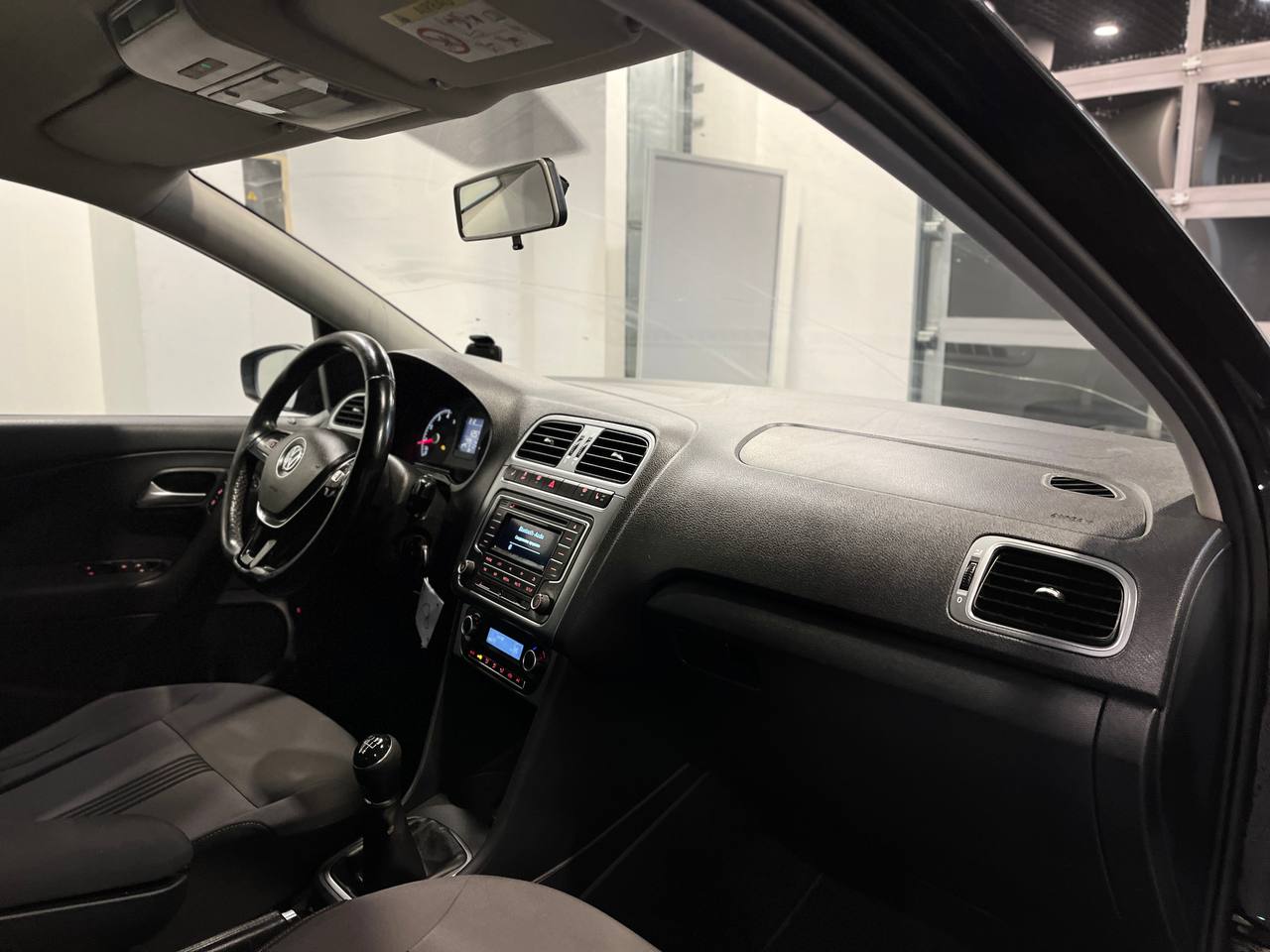 VOLKSWAGEN POLO