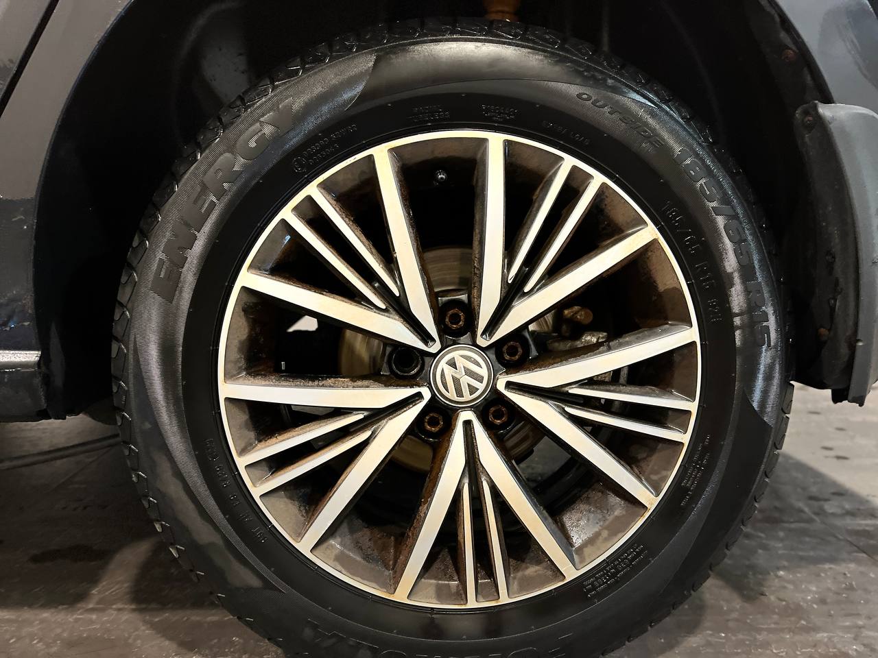 VOLKSWAGEN POLO