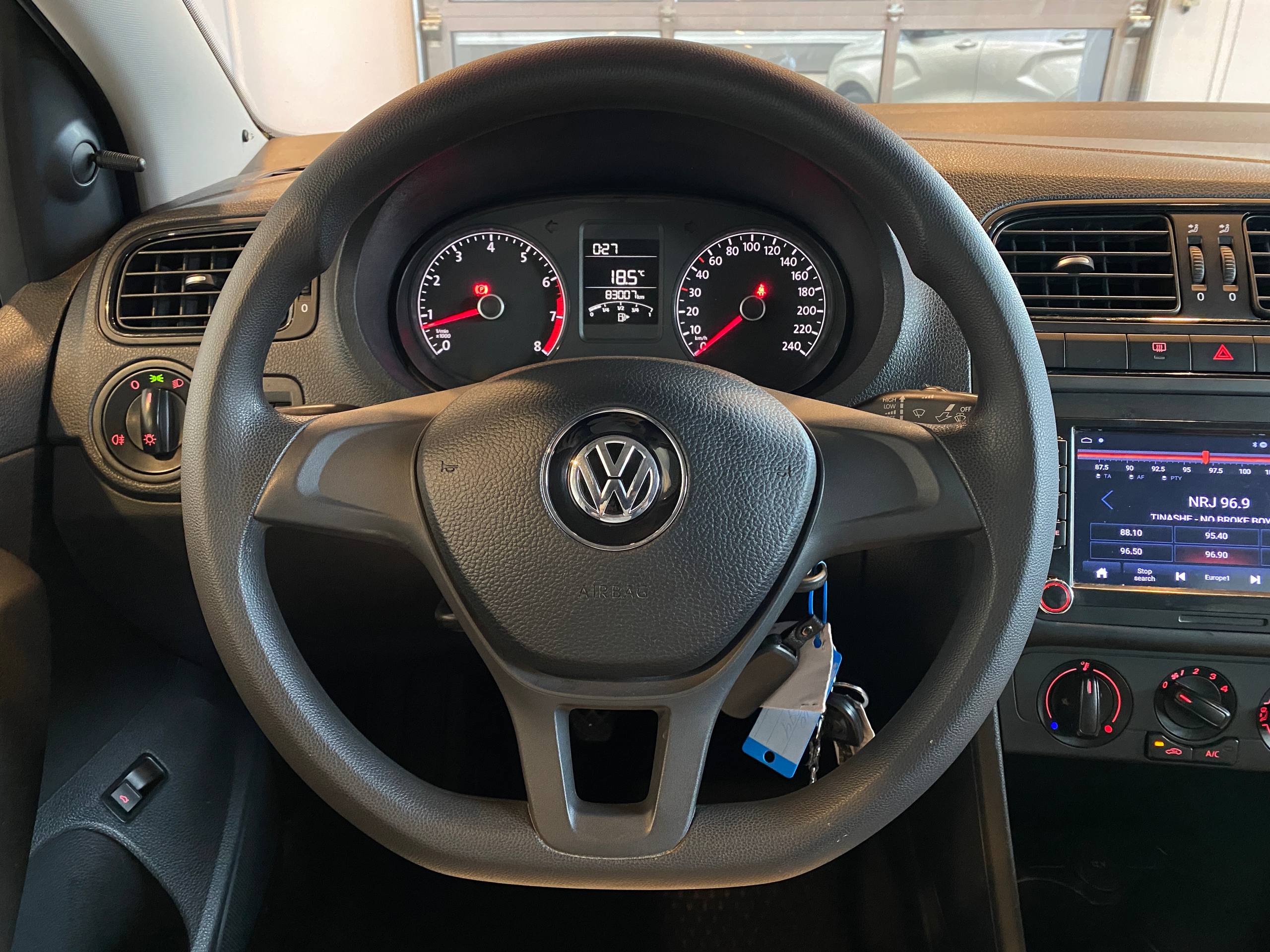 VOLKSWAGEN POLO