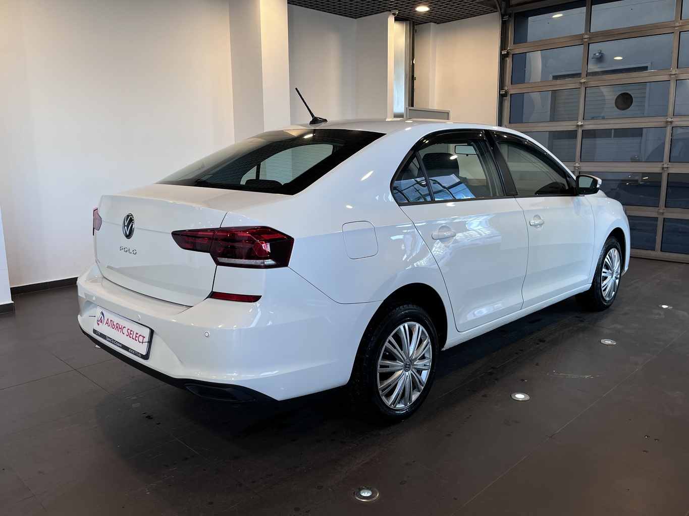 VOLKSWAGEN POLO