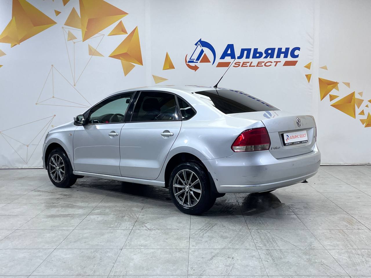 VOLKSWAGEN POLO