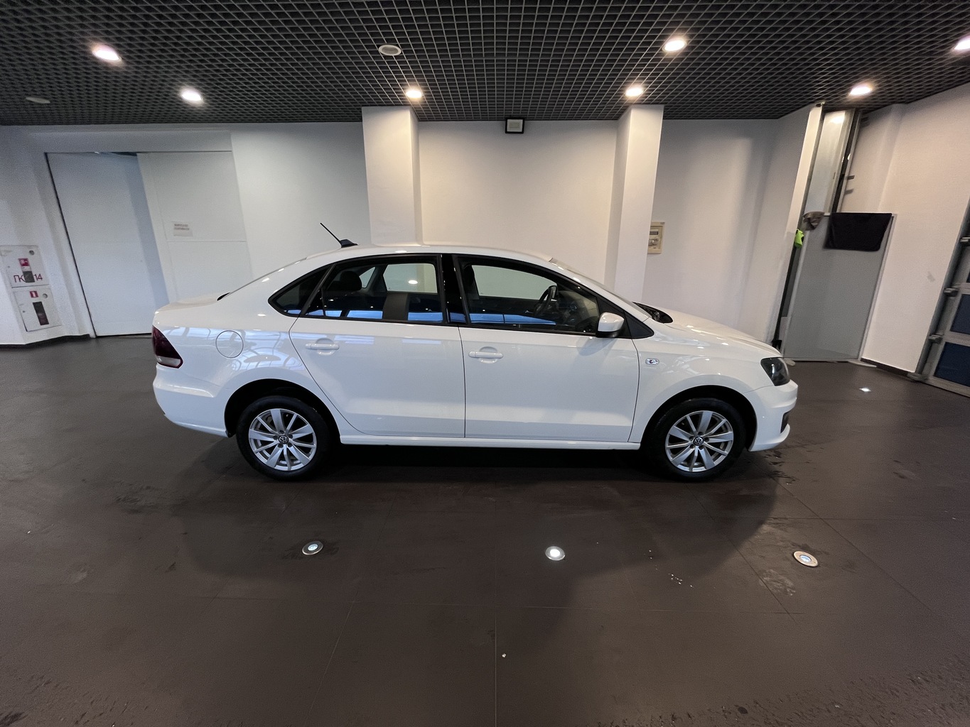 VOLKSWAGEN POLO
