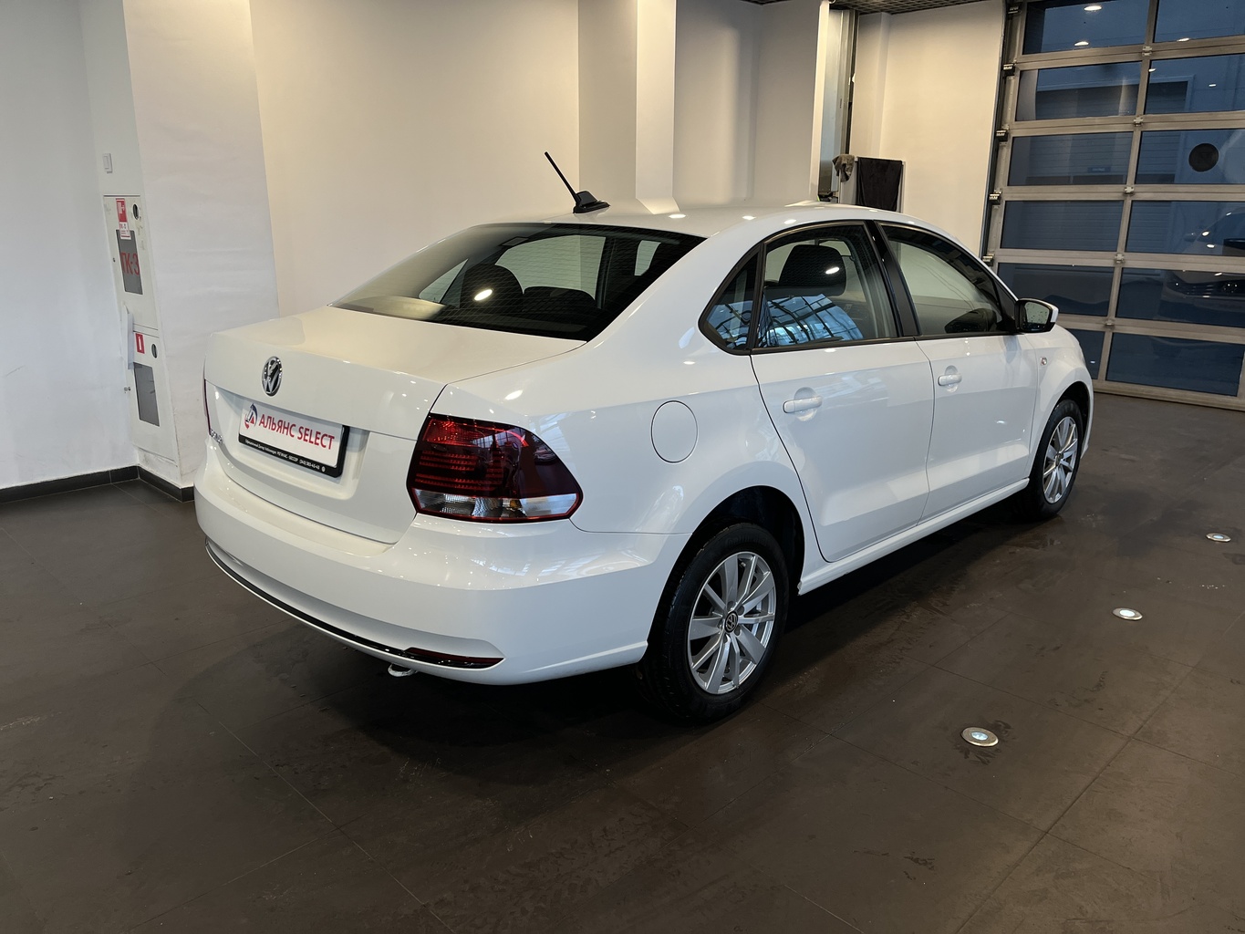 VOLKSWAGEN POLO