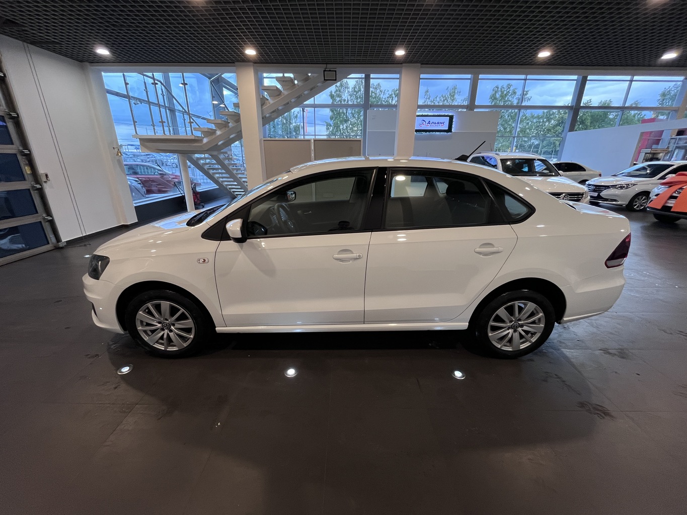 VOLKSWAGEN POLO