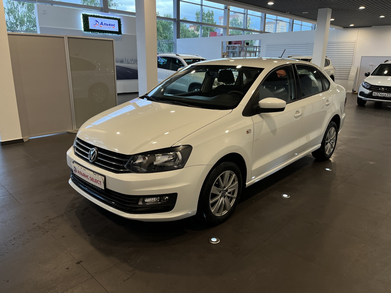 VOLKSWAGEN POLO