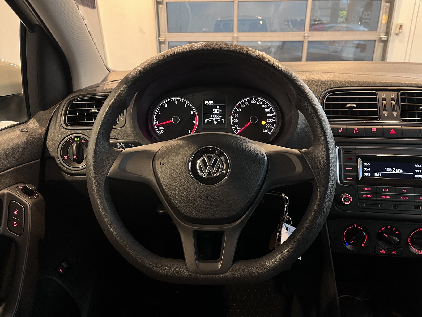 VOLKSWAGEN POLO