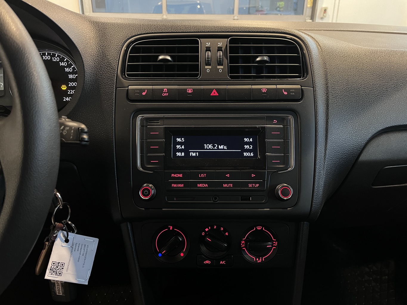 VOLKSWAGEN POLO
