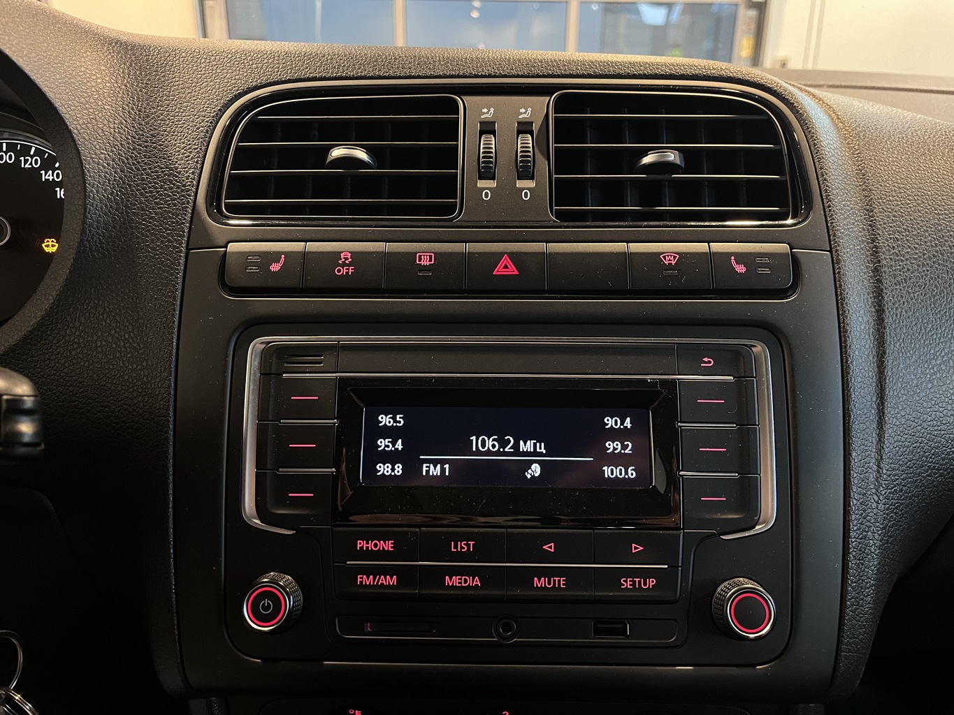 VOLKSWAGEN POLO