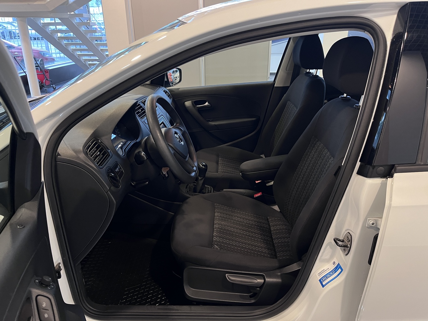 VOLKSWAGEN POLO