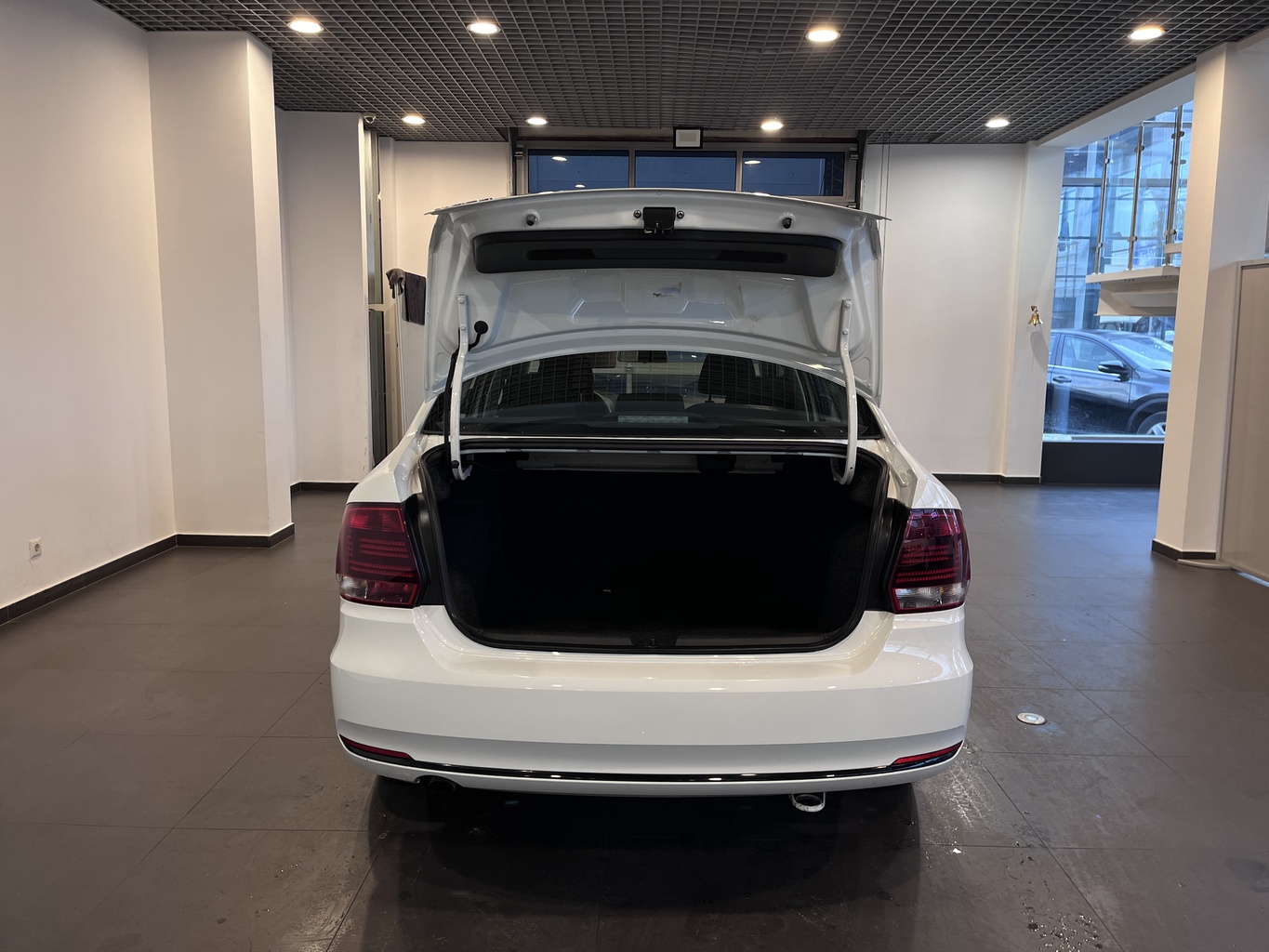 VOLKSWAGEN POLO